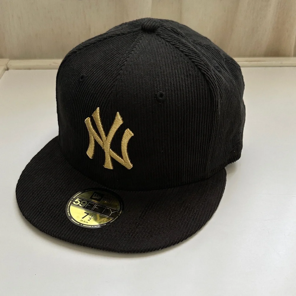 New Era Black Cap with NY Gold Logo / Baseball’s